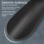 Seb63d68bddf3430fbac8b7f2eef22904x Chausse-pied noir lisse avec courbure pour faciliter l'enfilage des chaussures. Surface polie.